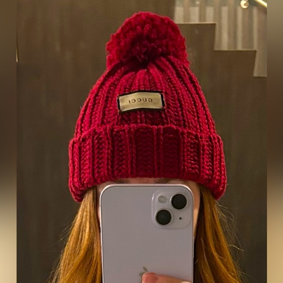 LAST CHANCE BEFORE REGIFTING! Gucci Pompom-Embellished Ribbed Wool Beanie in Red - Picture 1 of 5